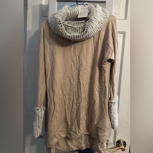 Soft surrounding shirt with faux fur collar and cuffs